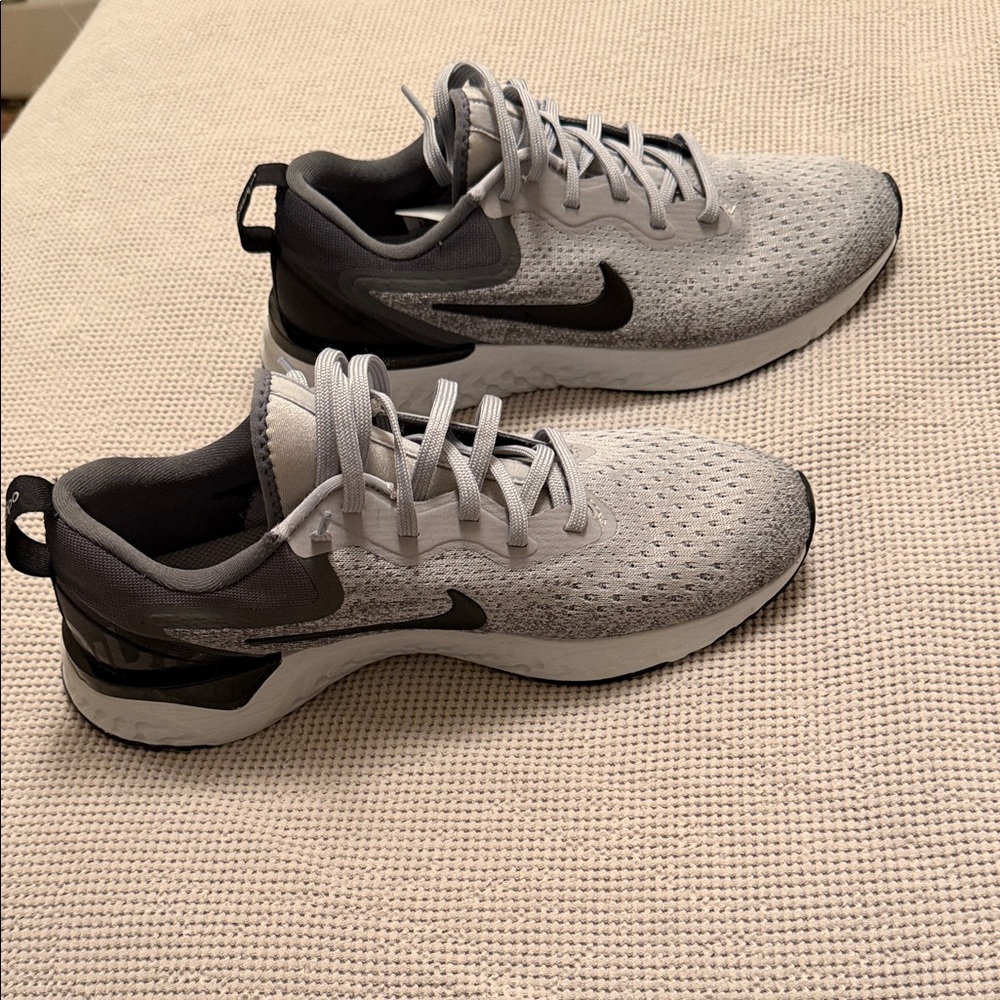 Nike Gray and Black Athletic Shoes - Picture 2 of 4